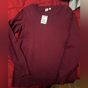 Women’s Gap light sweater